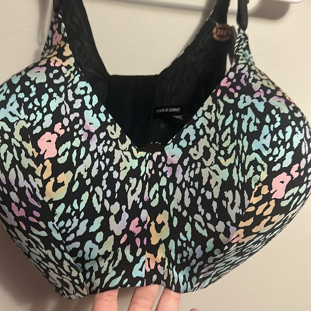 Torrid dream wireless back smoothing bra rainbow leopard 44F lightly lined - Picture 4 of 7
